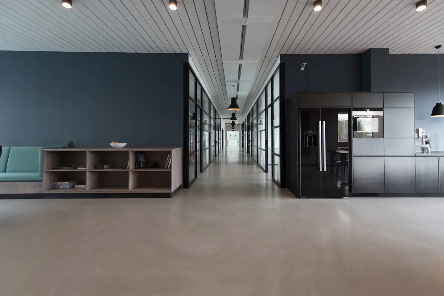 Minimalistisches modernes Büro