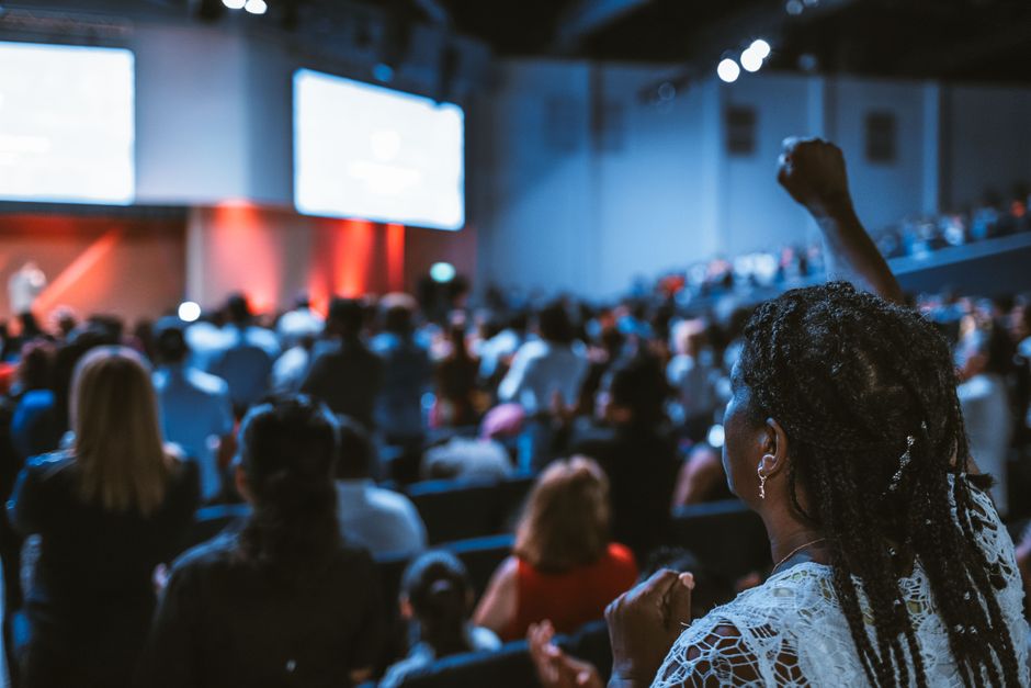 Applaudierendes Publikum nach der Keynote